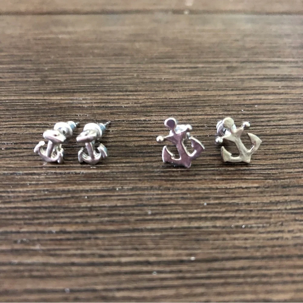 Sliver metal anchor stud earrings set of 2
